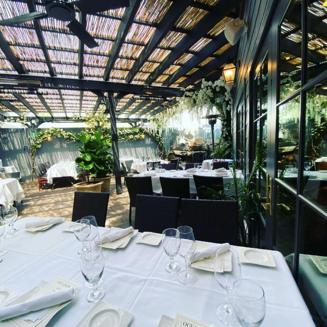 Oceanos Oyster Bar & Sea Grill
