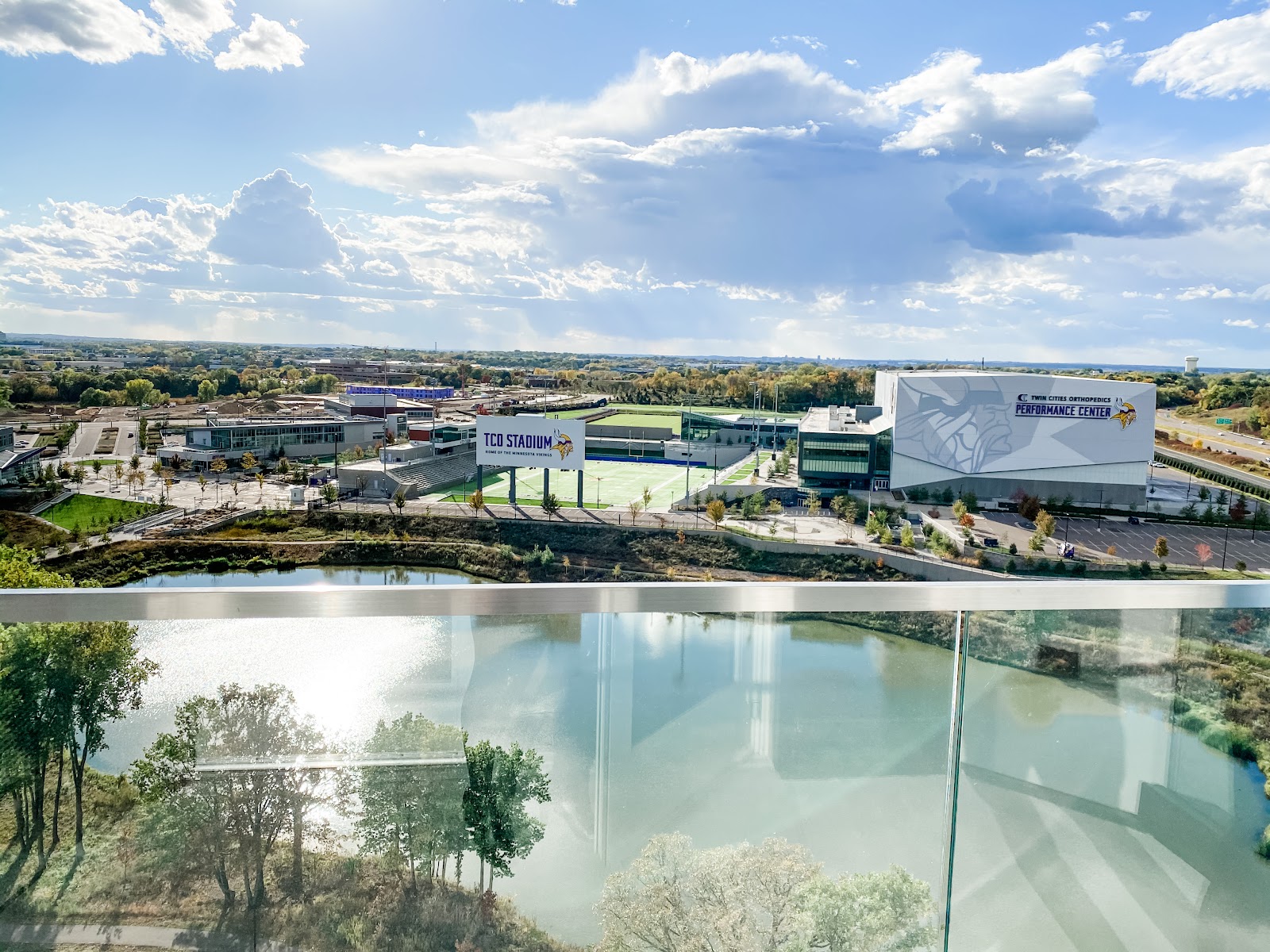 Omni Viking Lakes Hotel