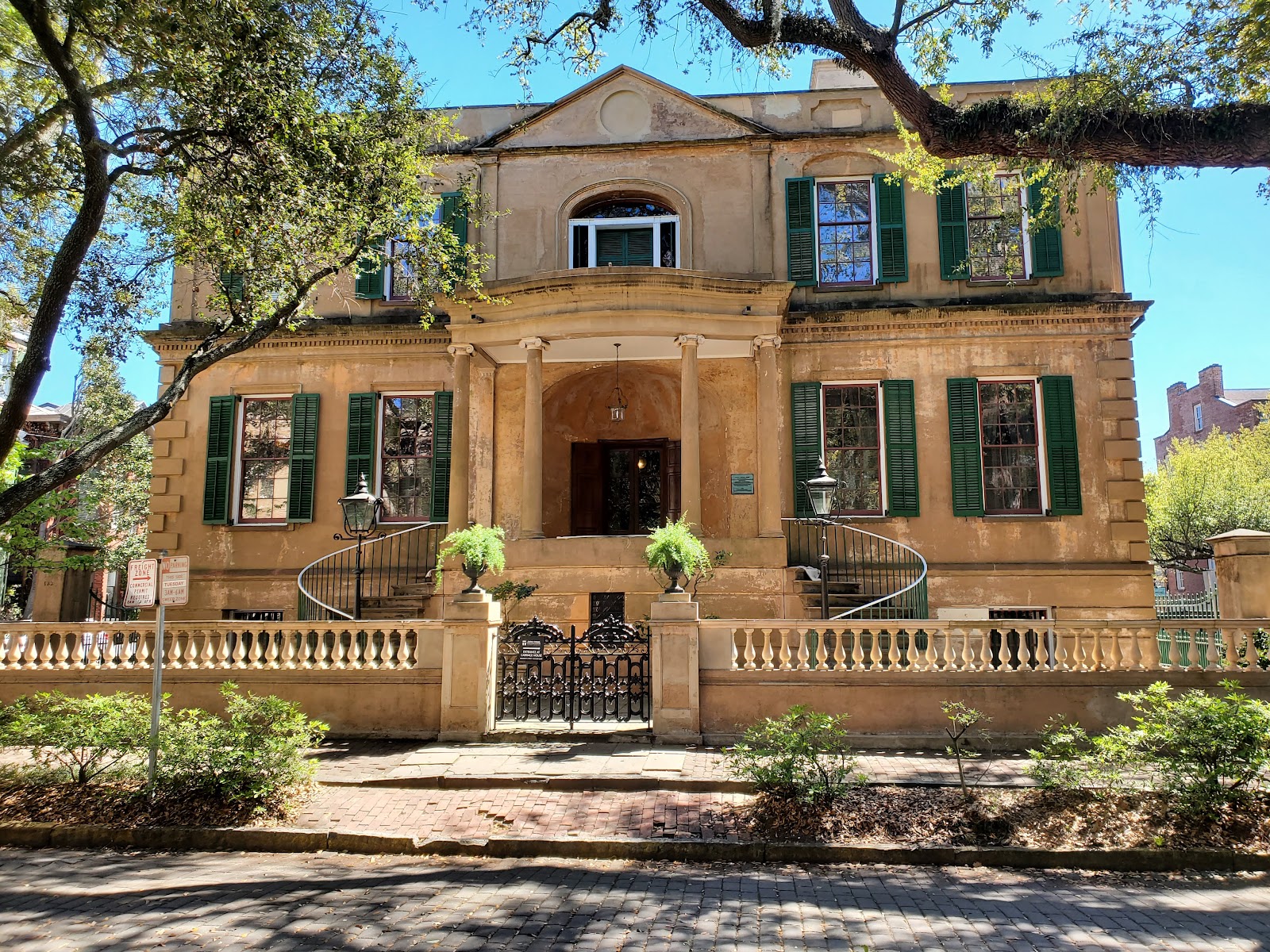 Owens-Thomas House & Slave Quarters