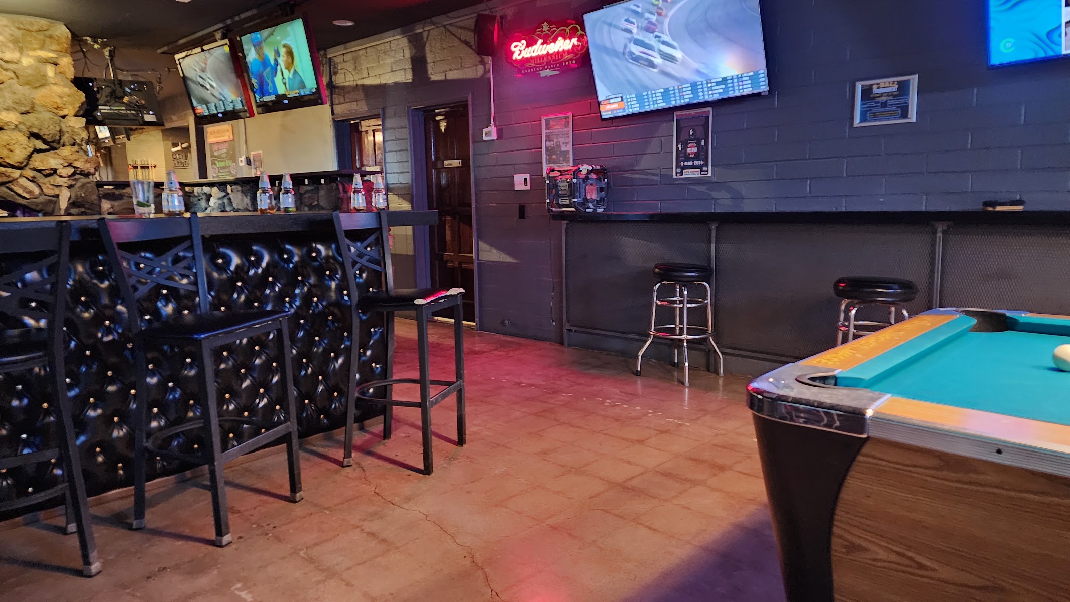P C's Lounge