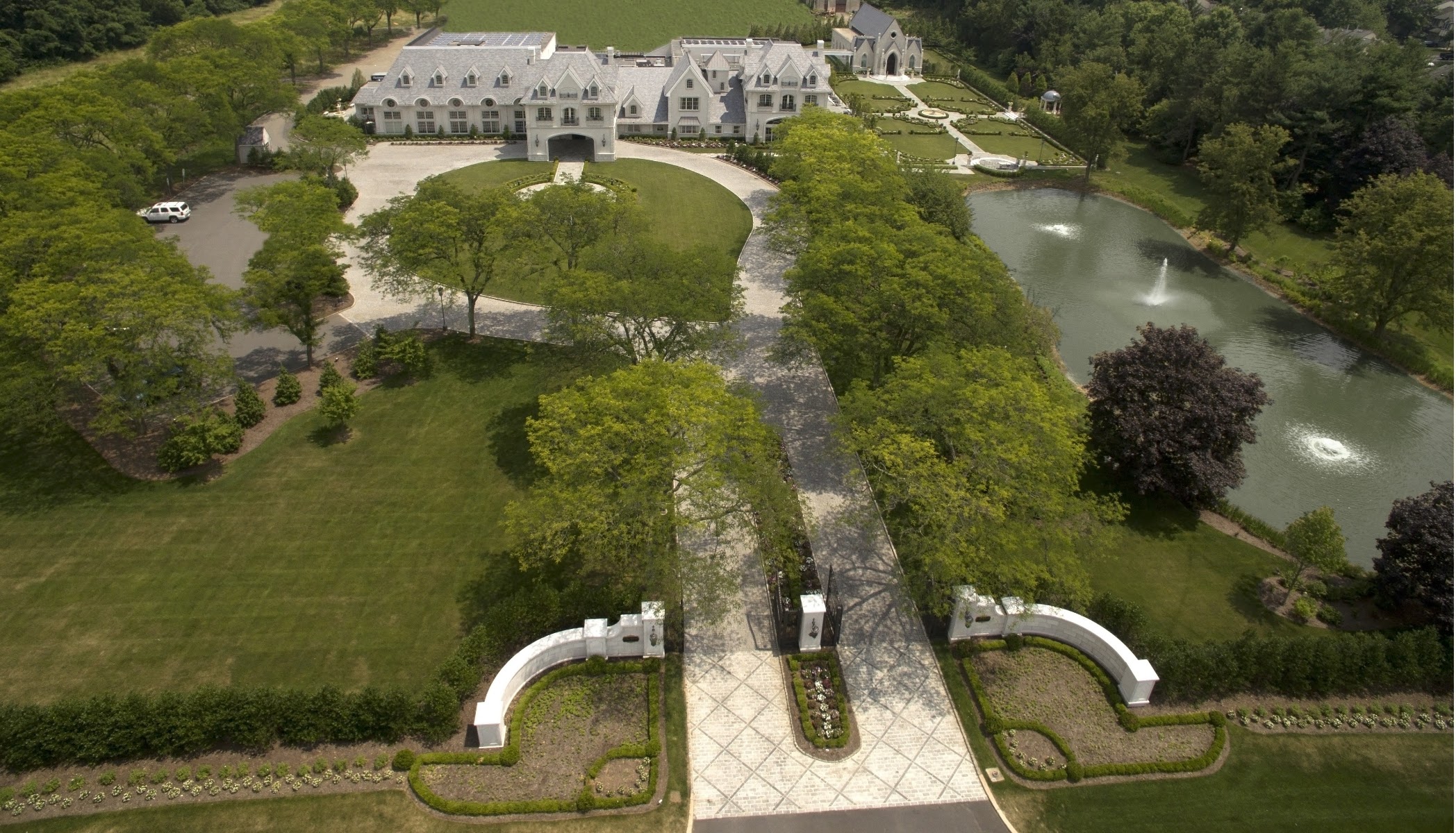 Park Chateau Estate and Gardens