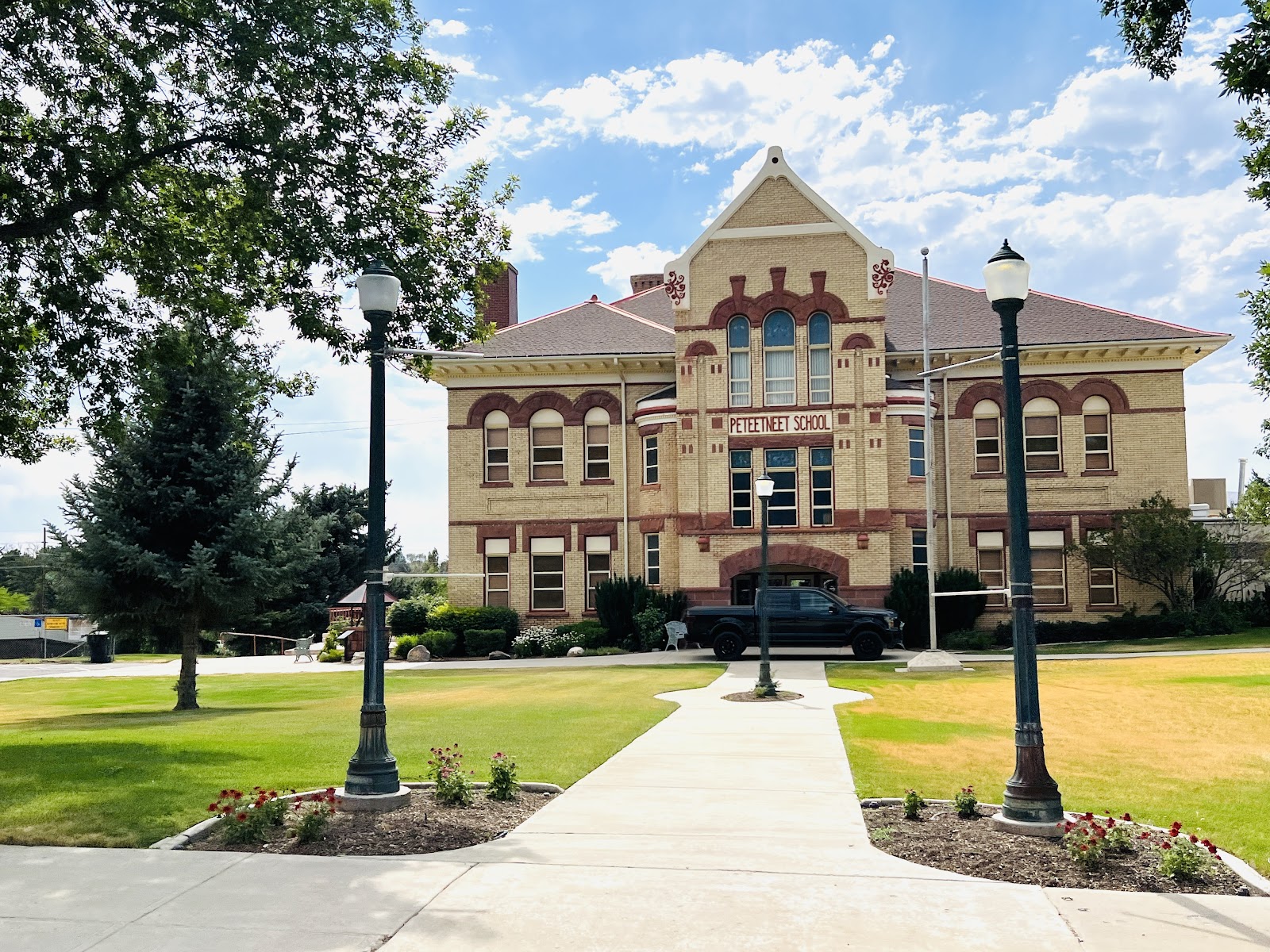 Peteetneet Academy & Museum