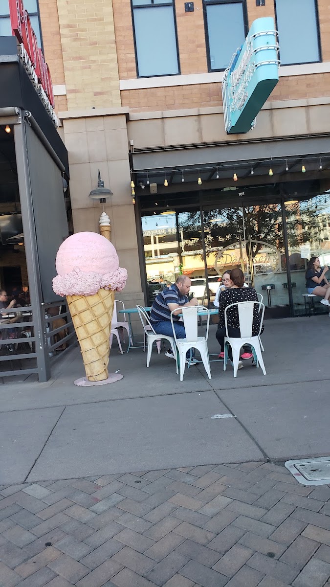 Petersen's Ice Cream and Cafe