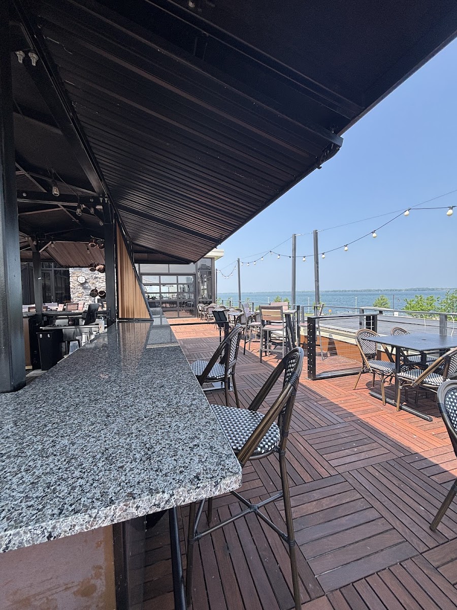 Pier 6 Rooftop Bar & Restaurant