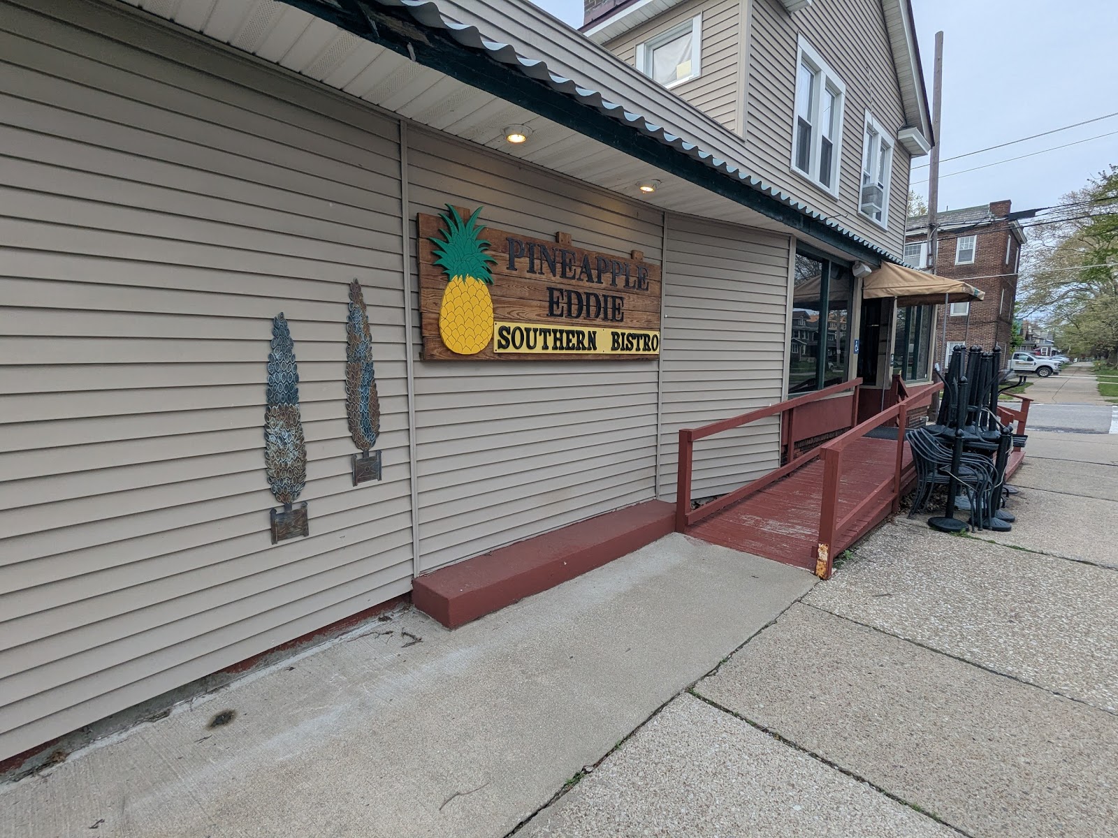 Pineapple Eddie Southern Bistro