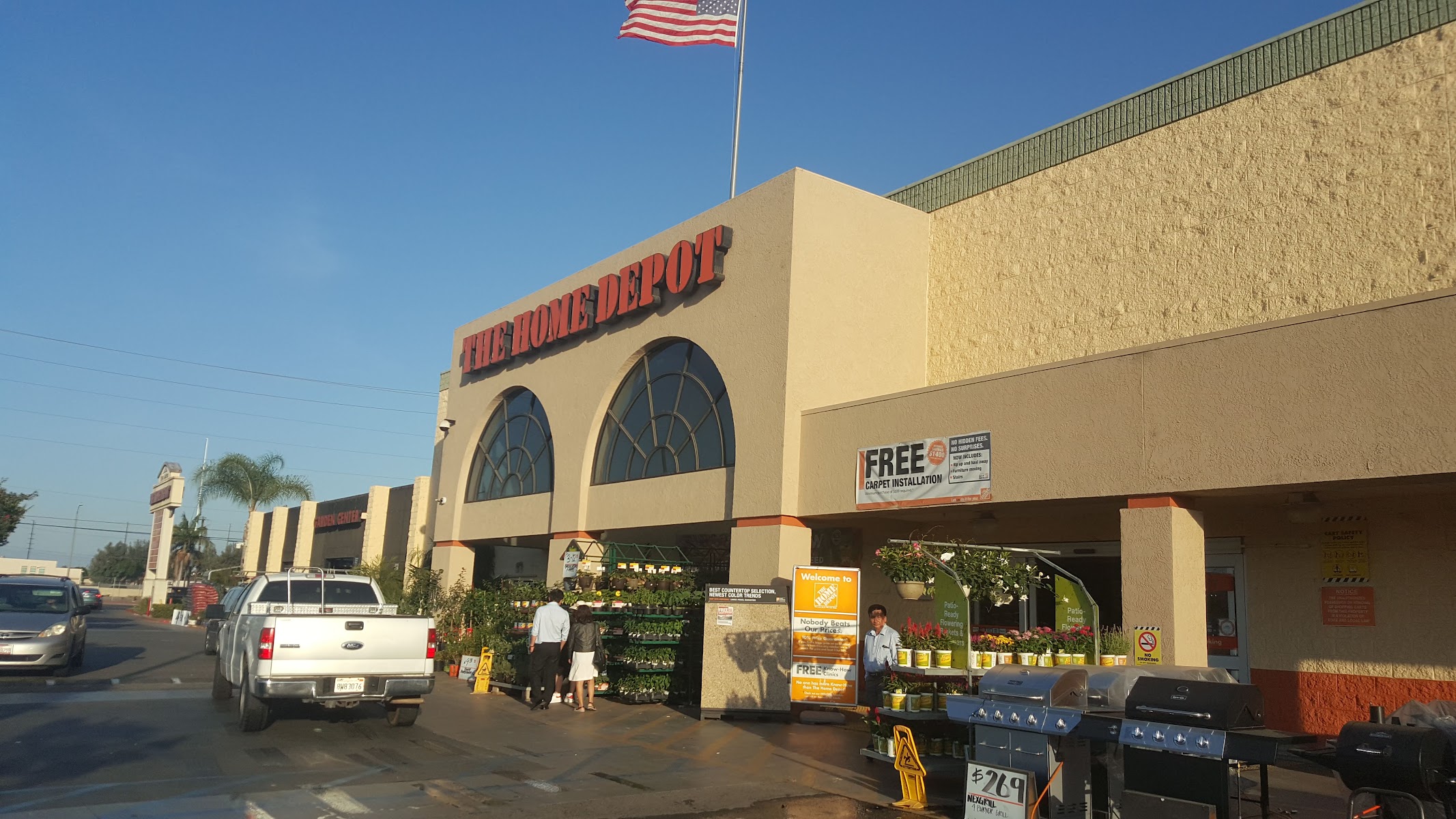 Plaza Galleria Shopping Center