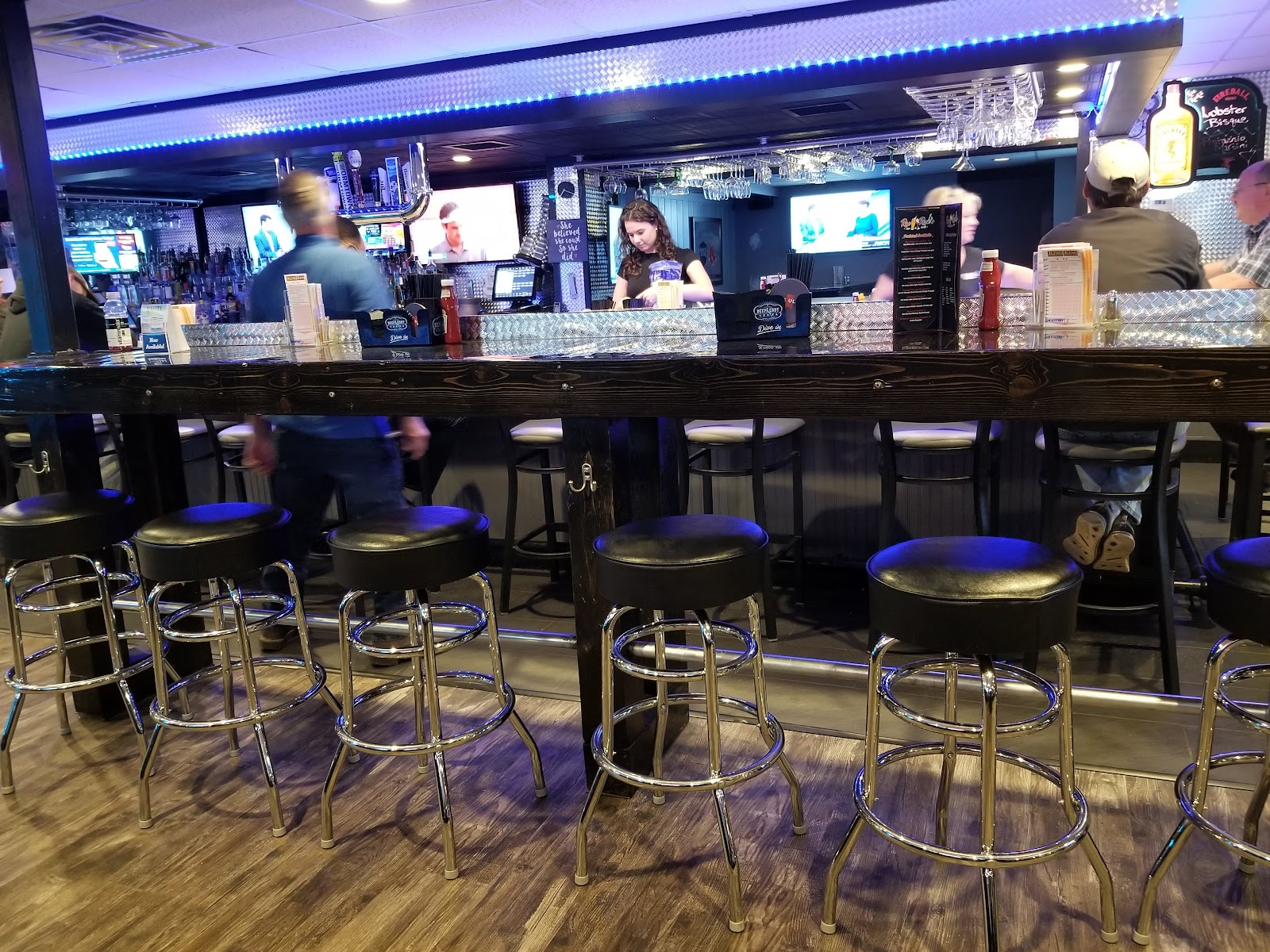 Rae Rocks Bar & Grill