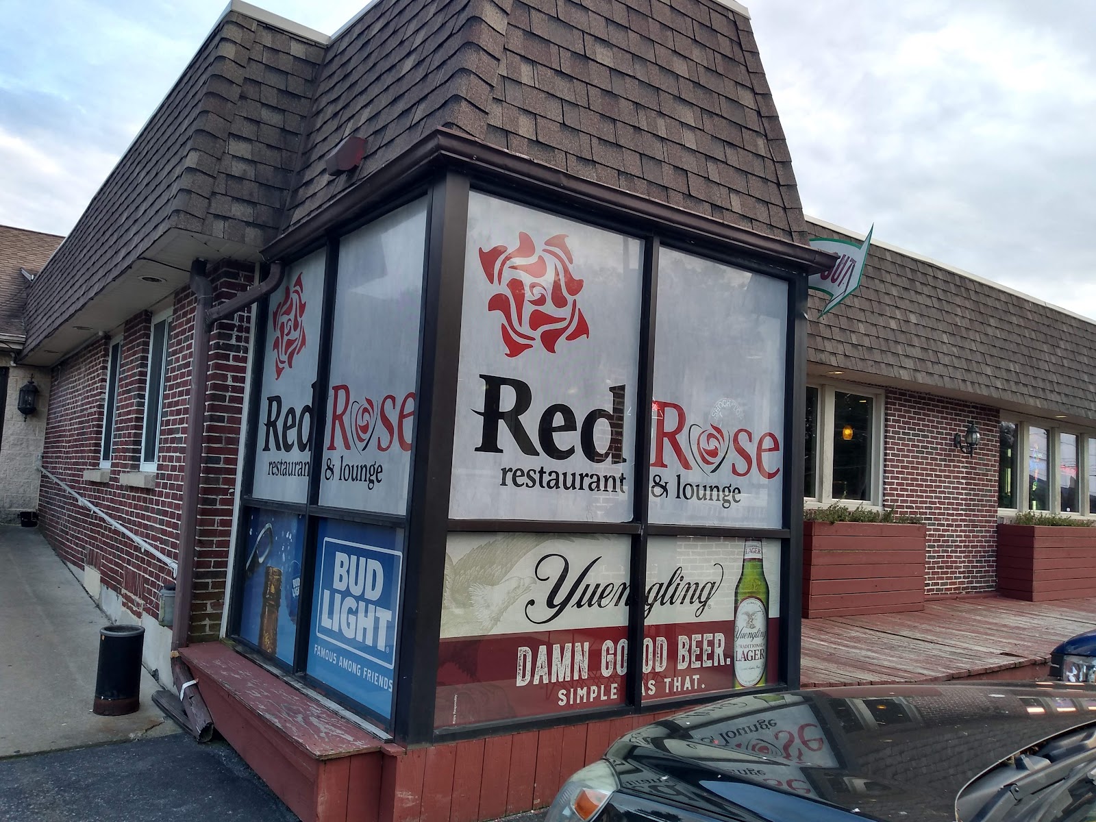 Red Rose Restaurant & Lounge