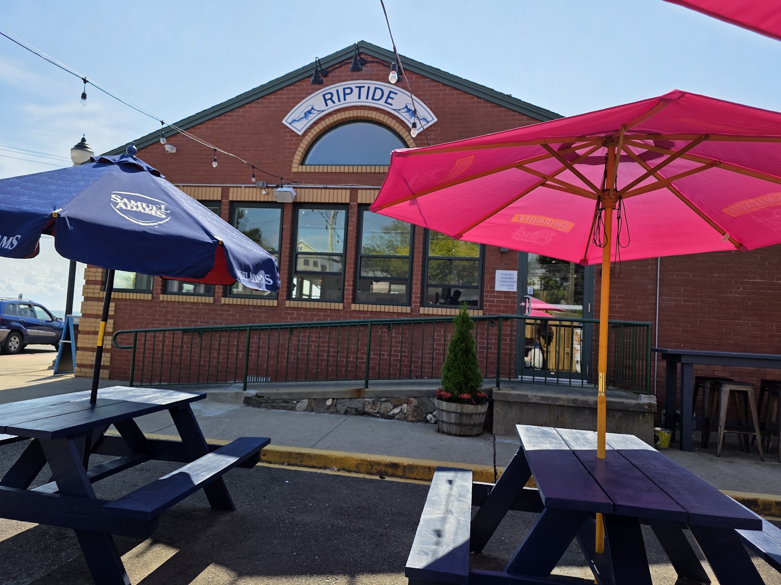 RipTide Restaurant & Bar