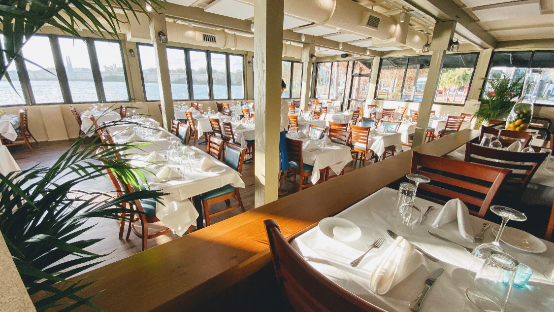 Russell's on Lake Ivanhoe