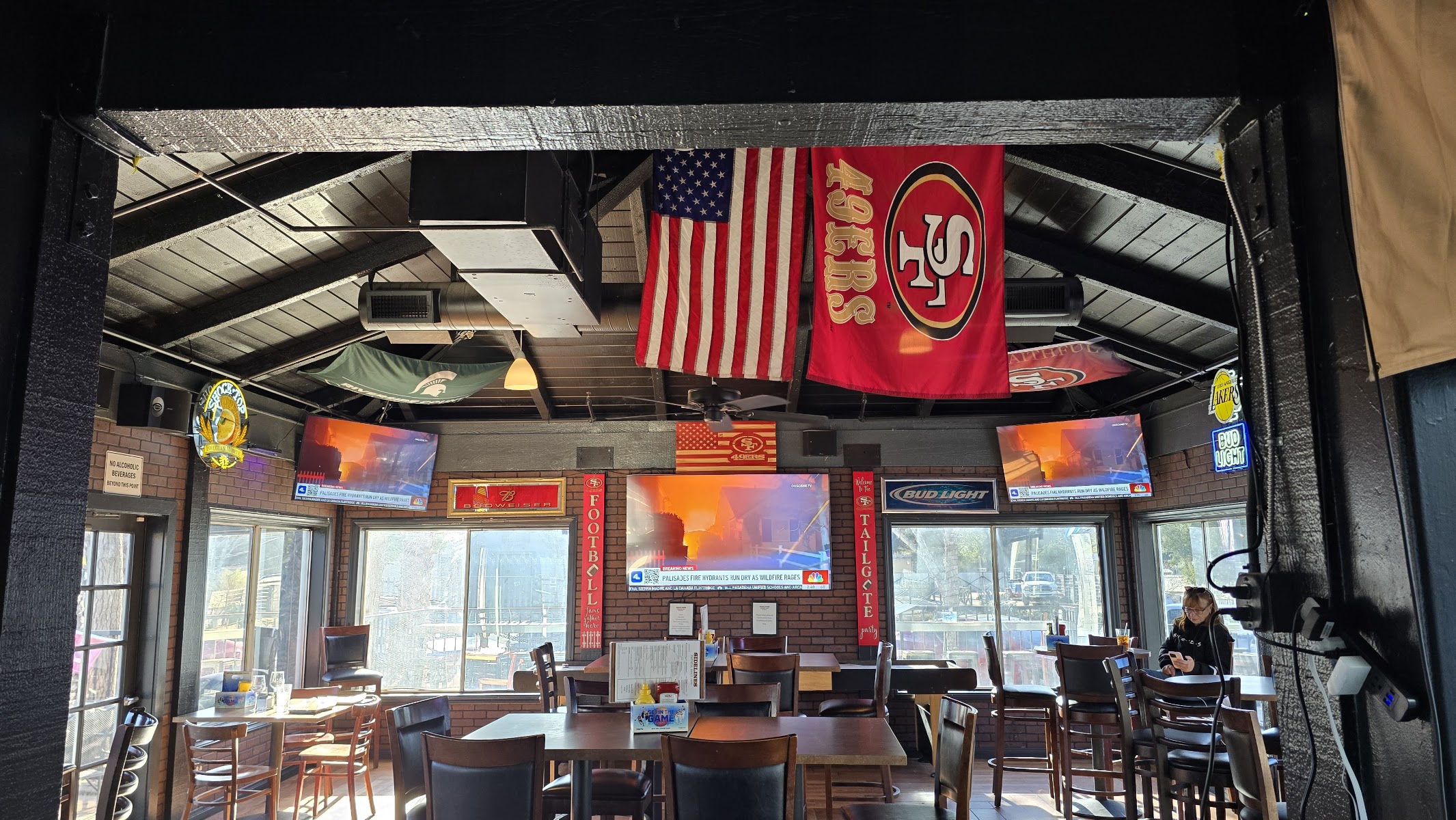 Sidelines Sports Bar & Grill