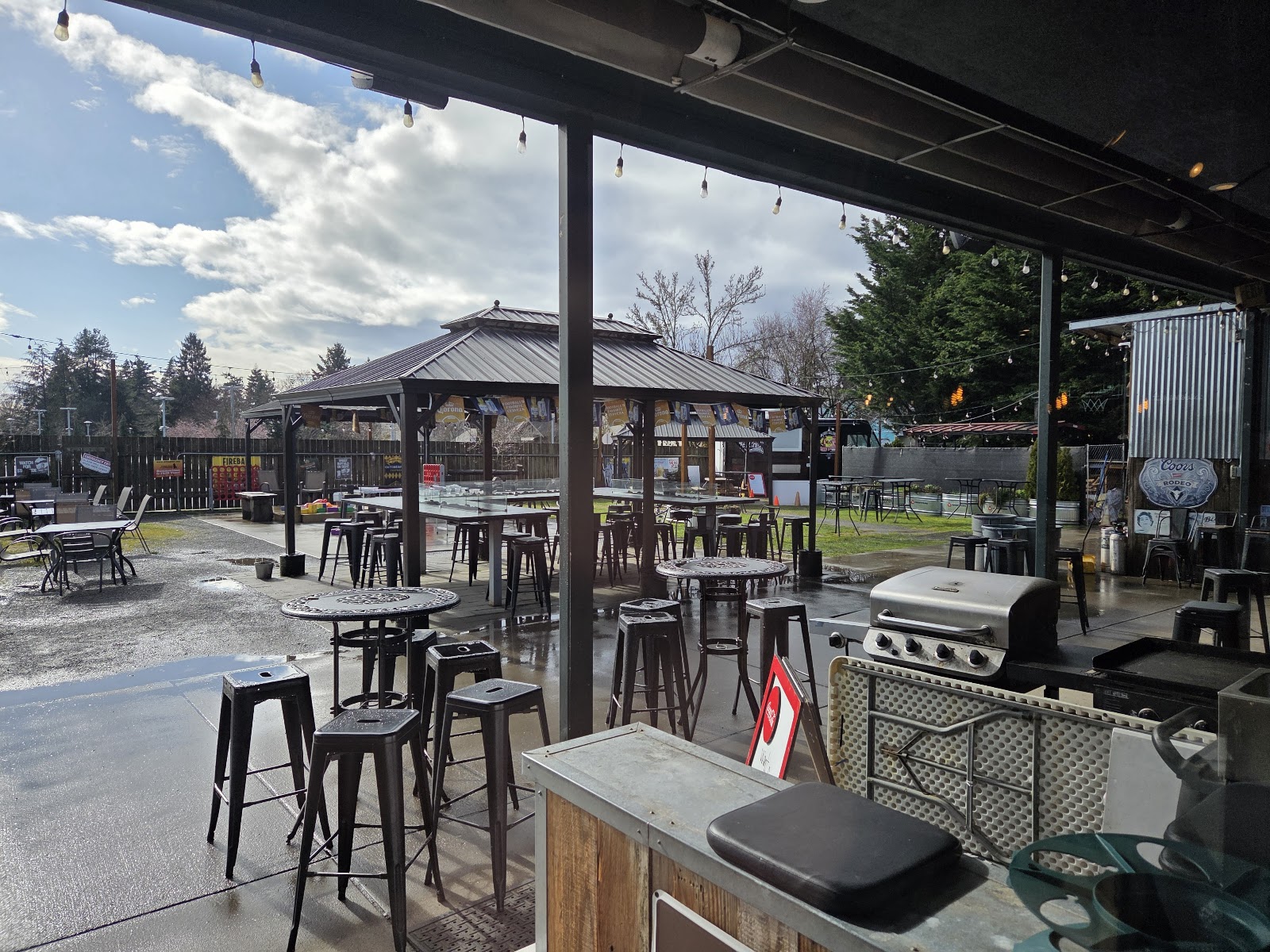 Smokin' Robinsons Cafe