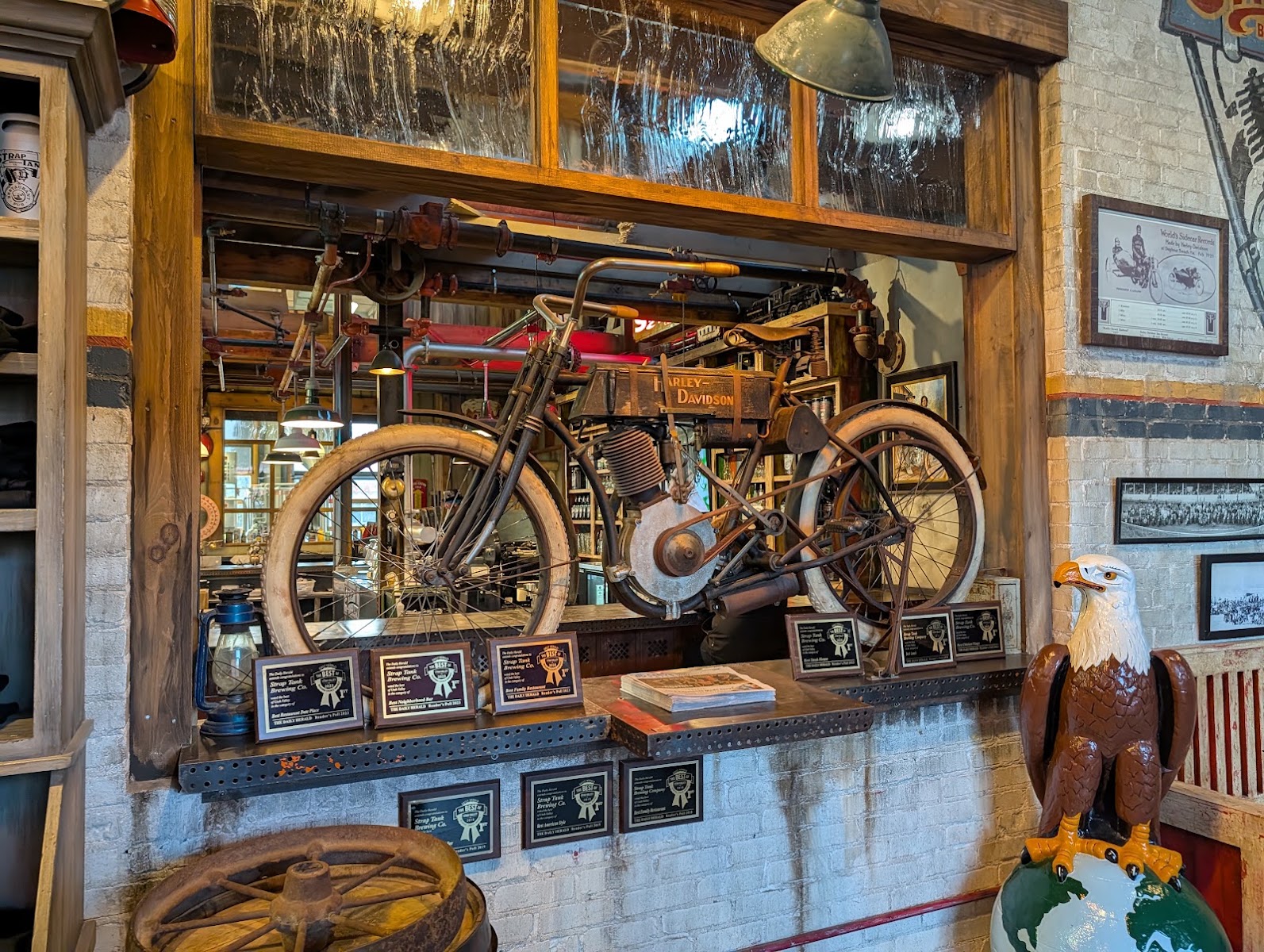 Strap Tank Restaurant & Brewery - Springville