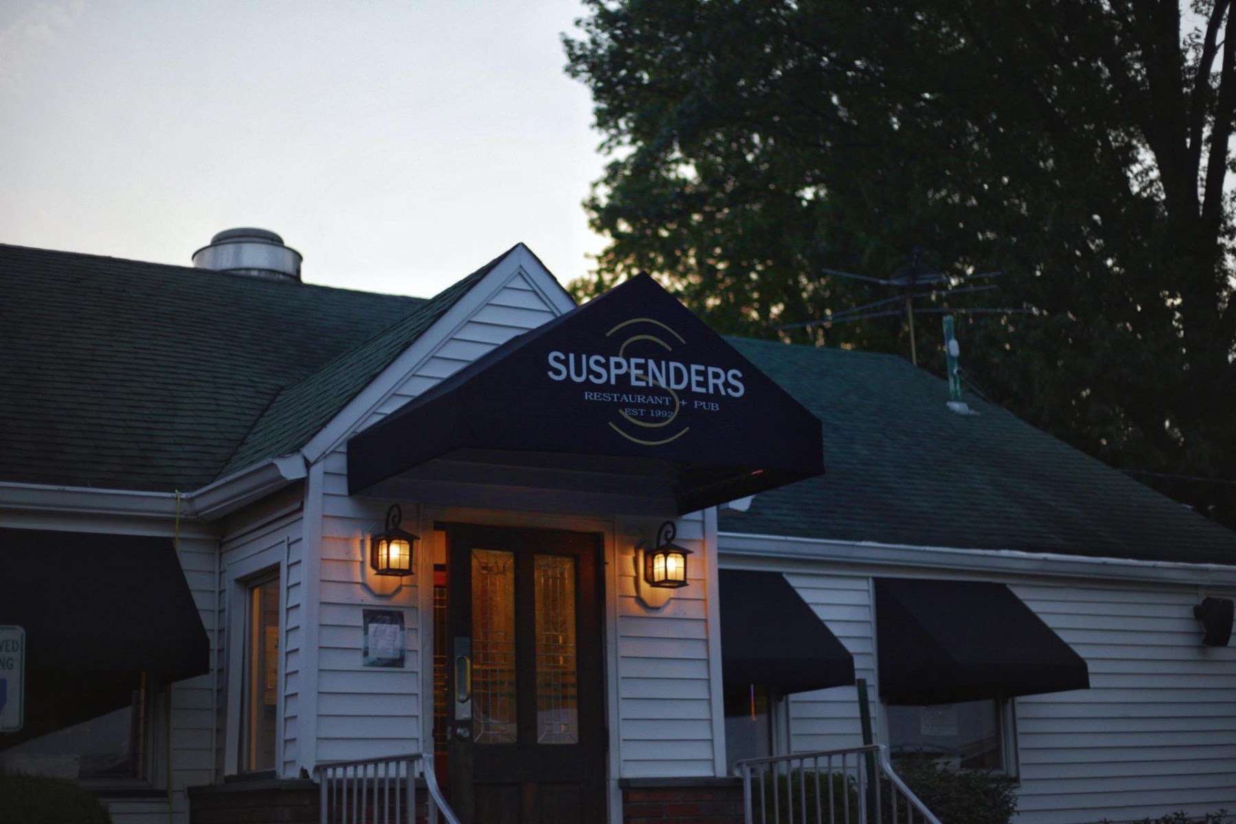 Suspenders Restaurant & Pub