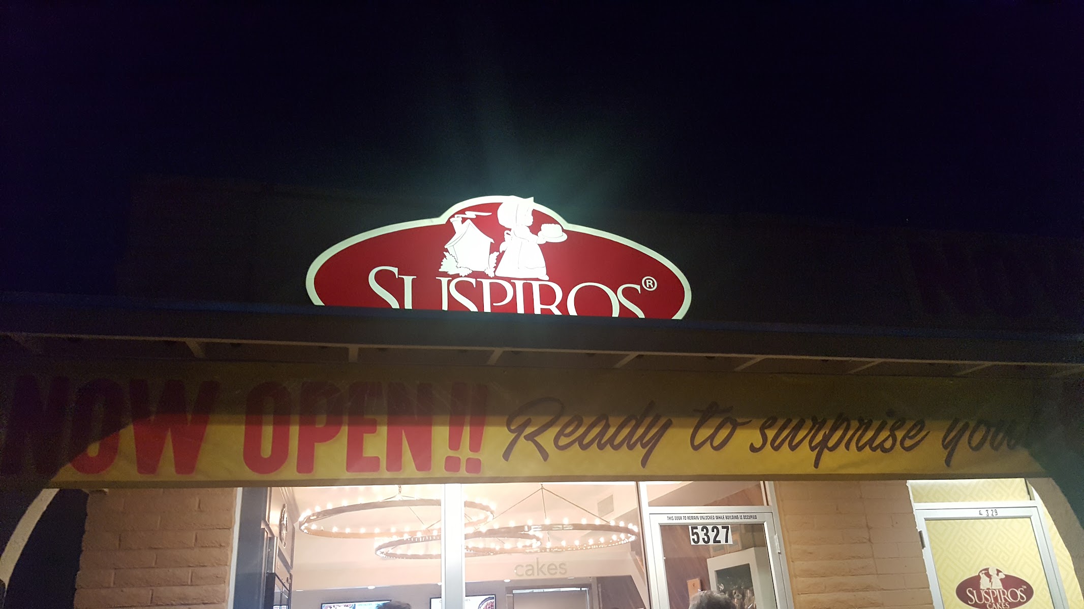 Suspiros Cakes