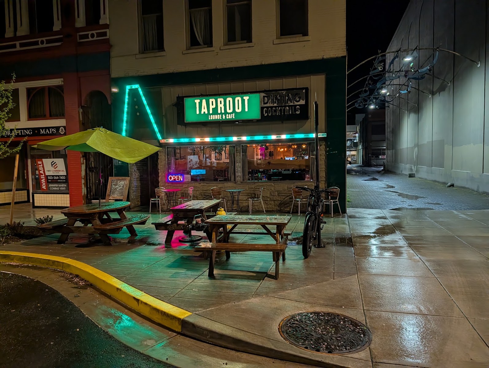 Taproot Lounge & Cafe