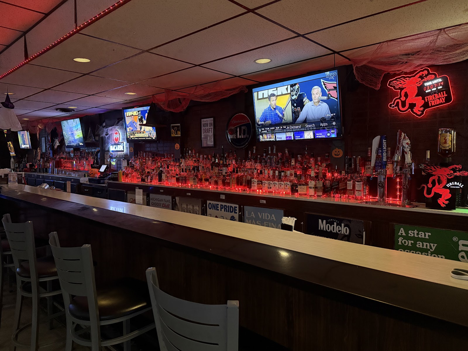 Taylor AC Lounge