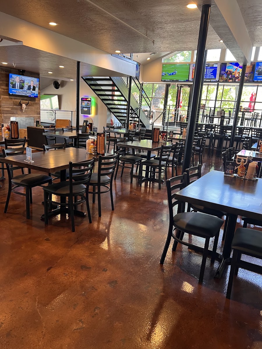 The Break Sports Grill Murray