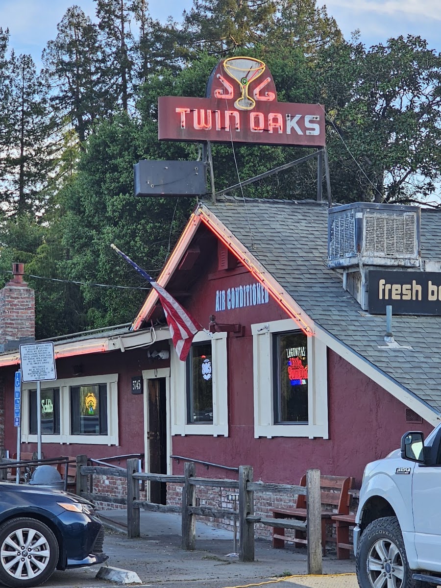 Twin Oaks Roadhouse