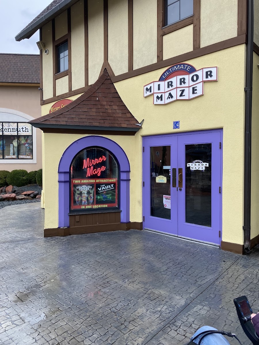 Ultimate Mirror Maze