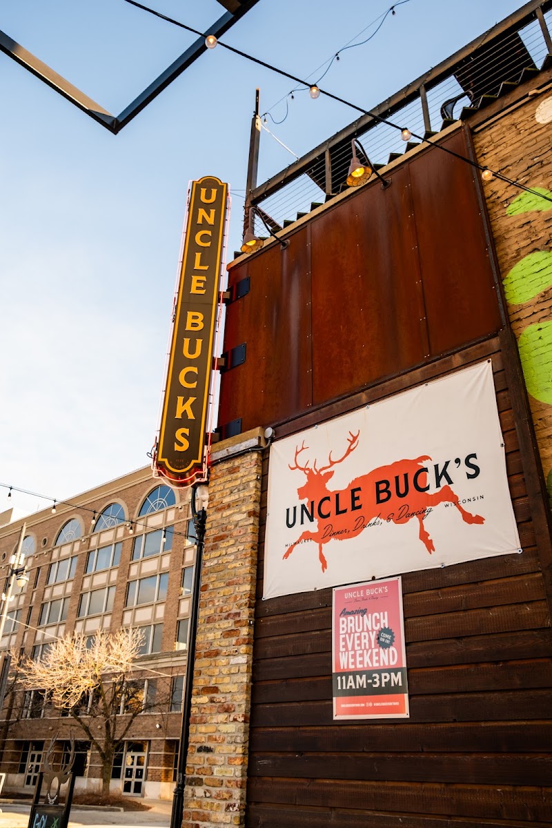 Uncle Buck’s | Dinner, Drinks, Rooftop Bar