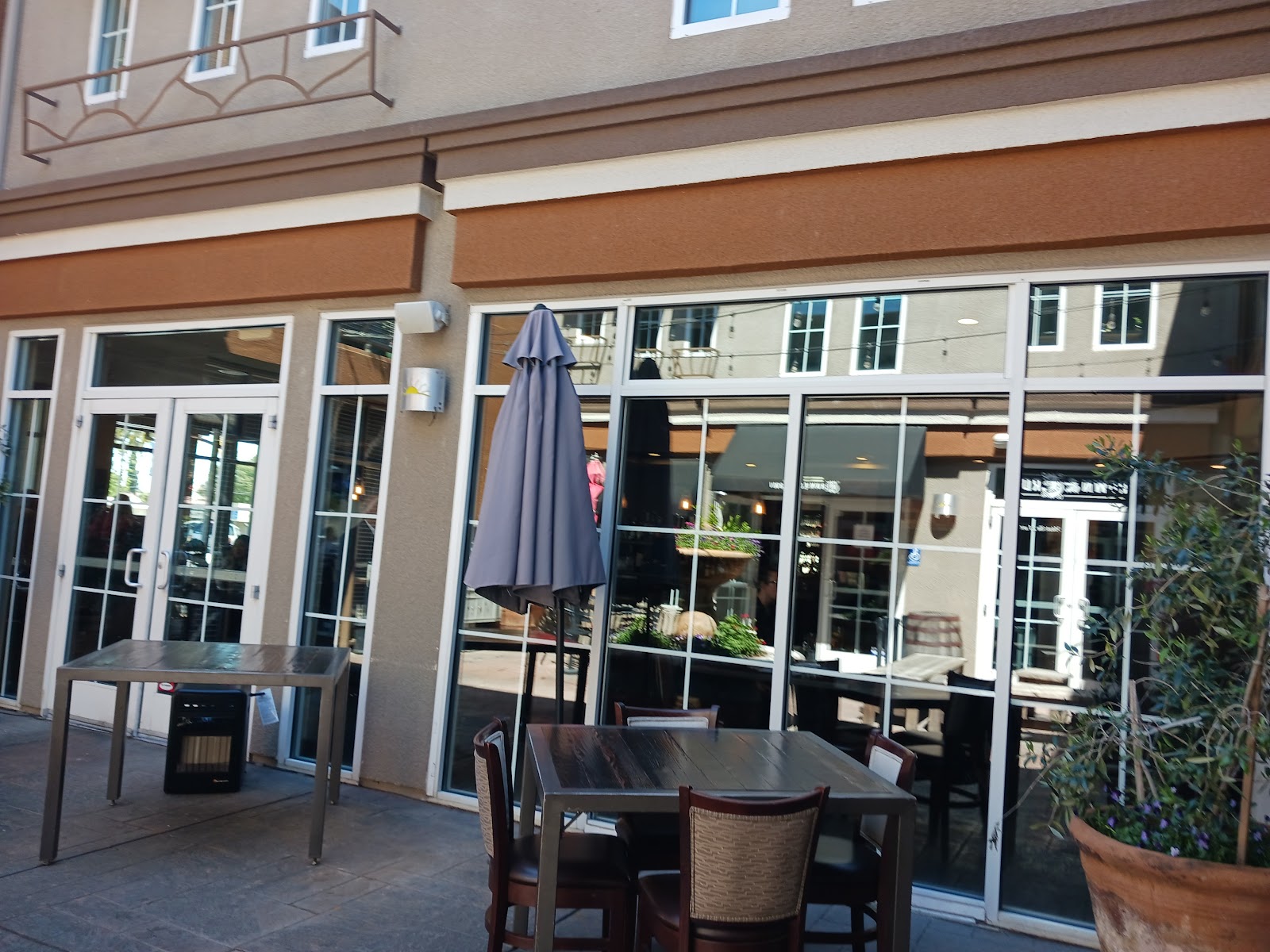 Zephyr - Grill & Bar